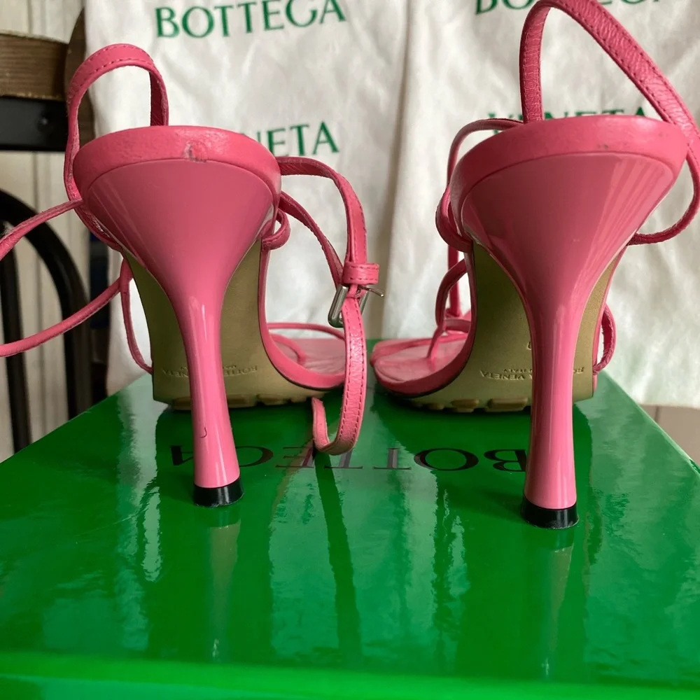 BOTTEGA VENETA - Milkshake 🍧🍥 - Picture 3 of 7